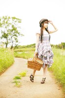 こちらは最新シングル「夏の約束」に合わせて撮影されたアーティスト写真。なお、ナタリーPower Pushでは「夏の約束」発売を記念したスペシャルインタビューを公開中。