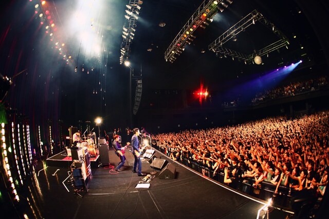 本日7月1日のZepp Sapporo公演をもって「"ROCK ME BABY" TOUR 2012」を終えたTHE BAWDIES。夏は各地のフェスへの出演が目白押しだ。（撮影：橋本塁［SOUND SHOOTER］）