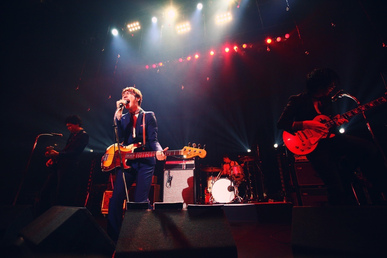 THE BAWDIES「"ROCK ME BABY" TOUR 2012」東京・Zepp Tokyo公演の様子。（撮影：橋本塁［SOUND SHOOTER］）