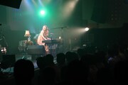 6月29日に行われた「NIKIIE LIVE TOUR 2012 "hachimitsu"」ツアーファイナルの模様。