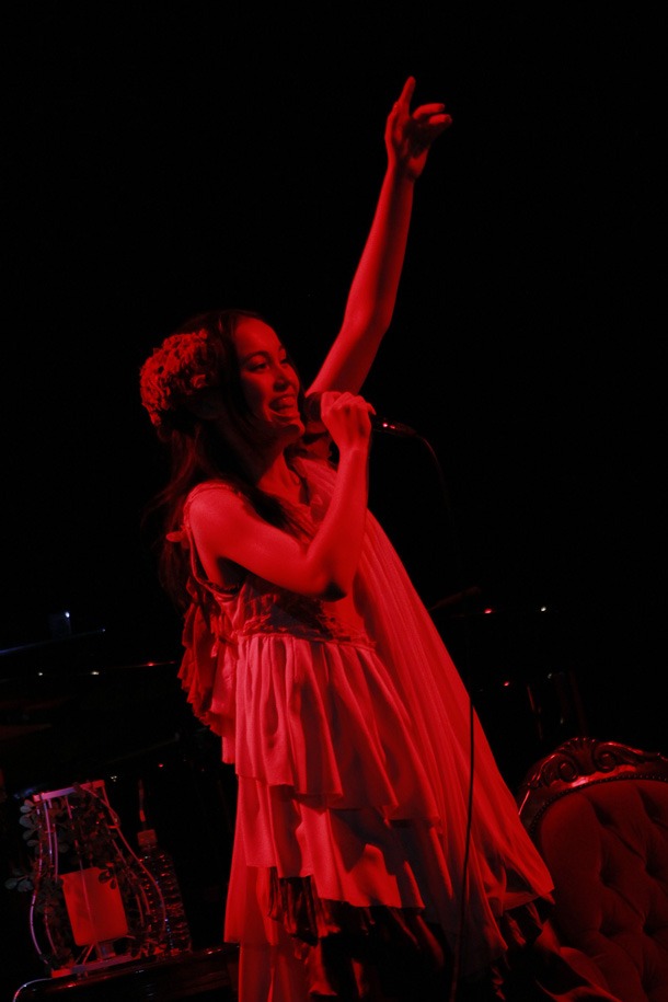 「井手綾香1st LIVE TOUR」の模様。（Photo by WATARU YONEDA）