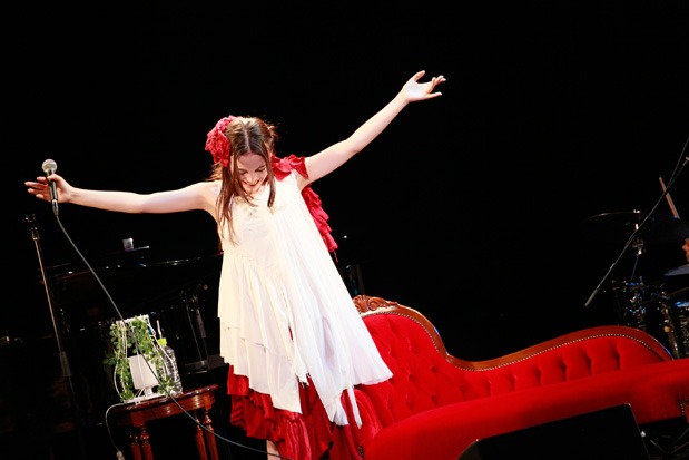 「井手綾香1st LIVE TOUR」の模様。（Photo by WATARU YONEDA）