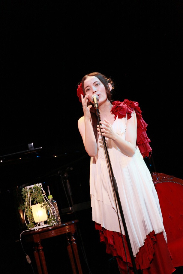 「井手綾香1st LIVE TOUR」の模様。（Photo by WATARU YONEDA）