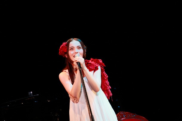 「井手綾香1st LIVE TOUR」の模様。（Photo by WATARU YONEDA）