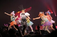 「ぱみゅぱみゅレボリューションツアー」最終公演の様子。（photo by hajime kamiiisaka）