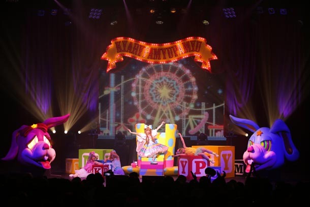 「ぱみゅぱみゅレボリューションツアー」最終公演の様子。（photo by hajime kamiiisaka）