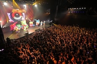 「ぱみゅぱみゅレボリューションツアー」最終公演の様子。（photo by hajime kamiiisaka）