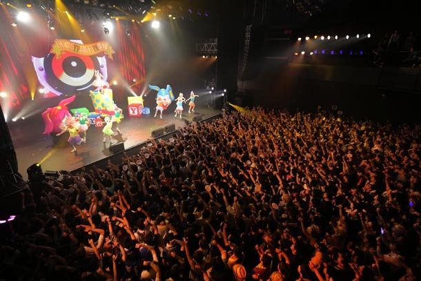 「ぱみゅぱみゅレボリューションツアー」最終公演の様子。（photo by hajime kamiiisaka）