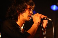 TETSU（Vo, G）（撮影：平沼久奈）