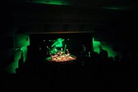 「QUTIMA Ver.14“ホールツアー”兼“シングル配布センター”～HTKSHC（ホトクスク）～」渋谷公会堂公演の様子。（撮影：KAZUHARU IGARASHI）