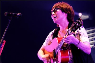 7月1日、東京・渋谷公会堂での「高橋優全国ツアー～この声って誰？高橋優じゃなぁい？2012」ファイナルの模様。