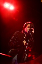 現在ソロデビュー15周年記念ツアー中の河村隆一。