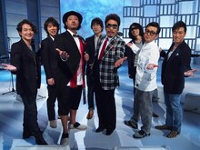 鈴木雅之×藤井フミヤ×ゴスペラーズ×キヨサク（MONGOL800）「小さな恋のうた」収録時のオフショット。