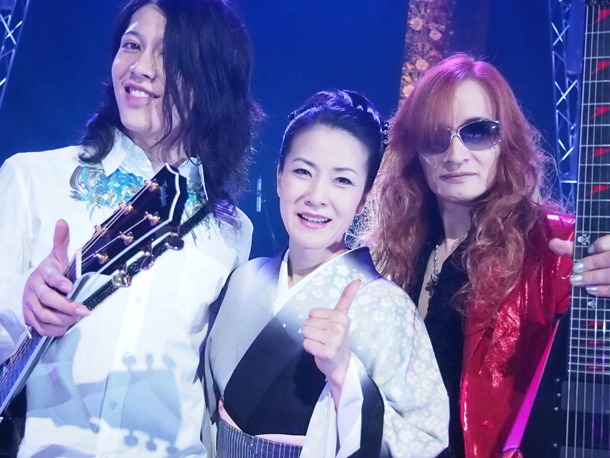 坂本冬美×Takamiy×雅-MIYAVI-「夜桜お七」収録時のオフショット。