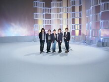 ゴスペラーズ「It's Alright ～君といるだけで～」収録時のオフショット。