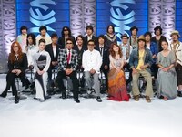 全8組によるトーク収録時のオフショット。