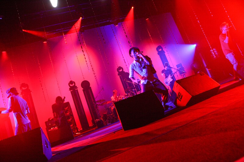 写真は本日7月4日に行われたORANGE RANGE渋谷公会堂ライブの模様。（Photo by 平野タカシ）