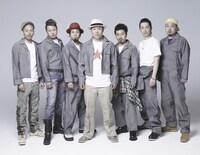 写真はET-KING。左から3人目がTENN。