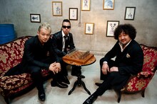 写真左からHAYATO、HIRO、葉加瀬太郎。