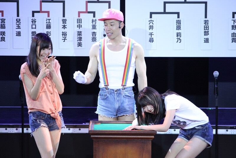 穴井千尋(写真左)に第1回戦で負けた指原莉乃(右)。 (C)AKS