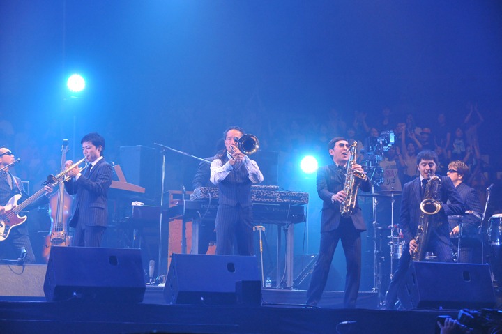 写真は7月6日のライブの模様（Photo by 野田雅之）。