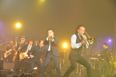 「HURRY UP!!」ではEXILEさながらのフォーメーションダンスも披露された（Photo by 野田雅之）。