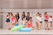 「プリプリ SUMMERキッス」を披露するSUPER☆GiRLS。