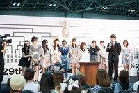 AKB48チームAの抽選会の様子。 (C)AKS
