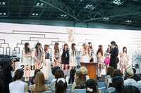 AKB48チームBの抽選会の様子。 (C)AKS