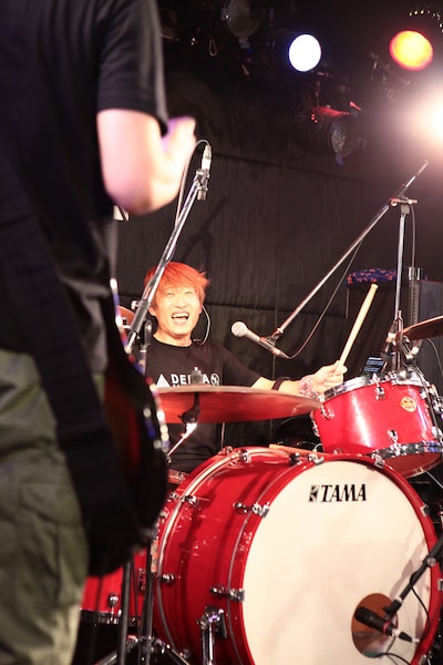 川西幸一（Dr, Vo）