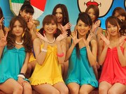 下段左からRio、麻美ゆま、蒼井そら、吉沢明歩。上段左から安藤あいか、佐山愛、かすみりさ、川村りか。