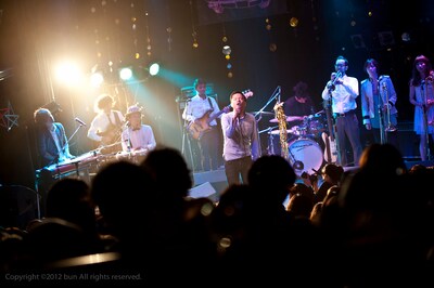 写真は7月8日のライブの模様。