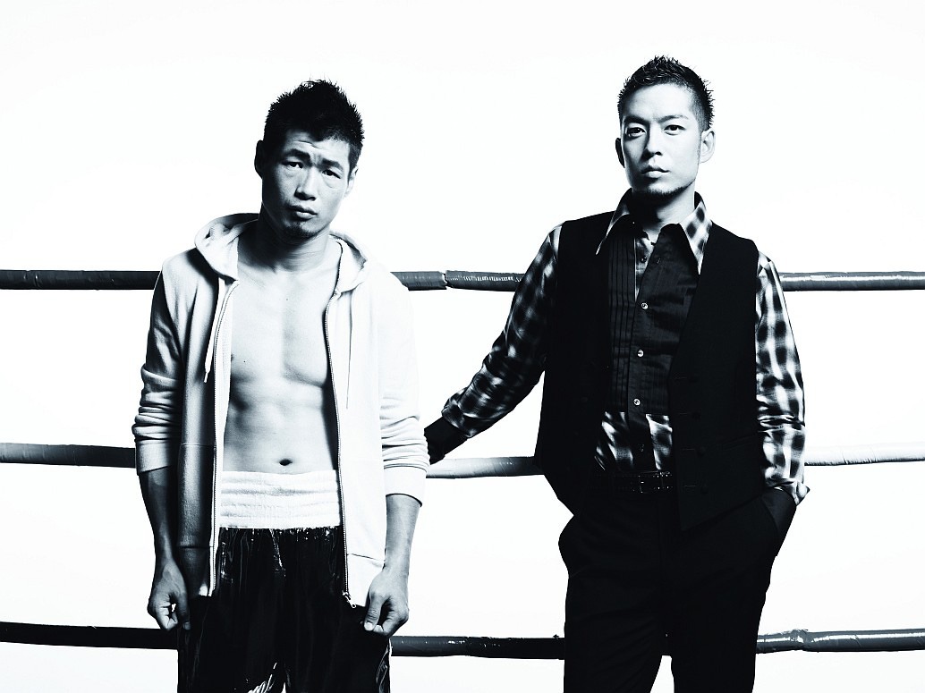 長谷川穂積（写真左）と 清木場俊介（右）。