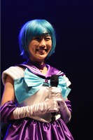 セーラーマーキュリーに扮した高城れに。