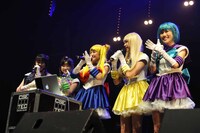 「JAPAN EXPO 2012」でのライブの様子。