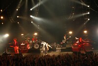 写真は7月7日にZepp DiverCity TOKYOで行われた「TOUR PARADE 2012」公演の様子。（Photo by 田中和子［CAPS］）