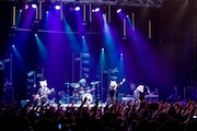 「JAPAN EXPO 2012」で熱演するMAN WITH A MISSION。
