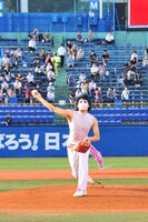 今年の人気の画像12位は「ゴールデンボンバー樽美酒ヤクルト入団テスト合格も即引退」より、美しいフォームで時速142キロの豪速球を投げた樽美酒研二。