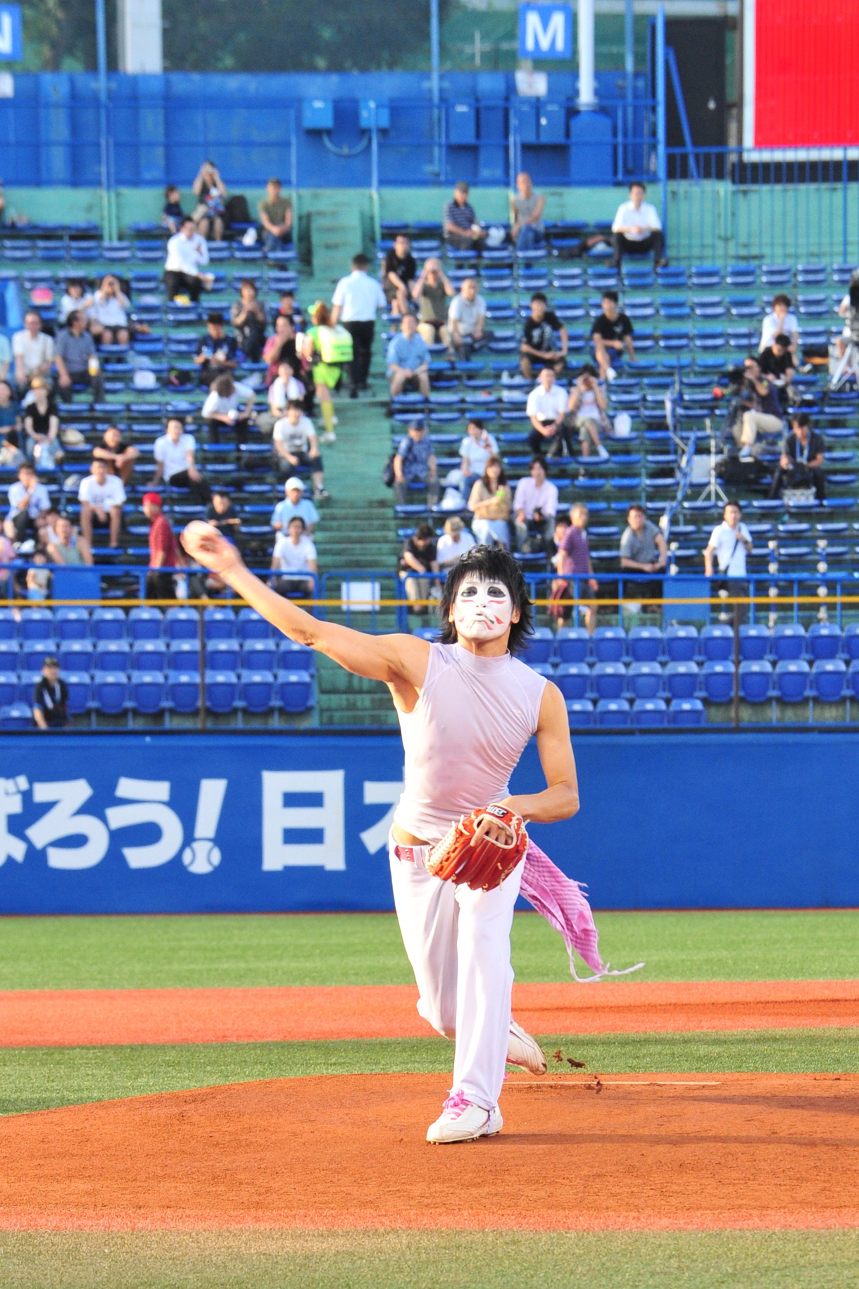 美しいフォームで時速142キロの豪速球を投げた樽美酒研二。