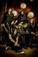 HELLOWEENはフェス開催直前にニューシングル「バーニング・サン」をリリース。