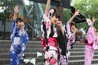 「トリプルセブン」パフォーマンス中の様子。