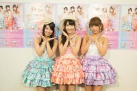 囲み取材のフォトセッションより。