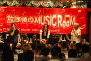 南三陸町でイベントに出演したTERU、TAKURO、やまだひさし（写真左から）。
