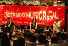 南三陸町でイベントに出演したTERU、TAKURO、やまだひさし（写真左から）。