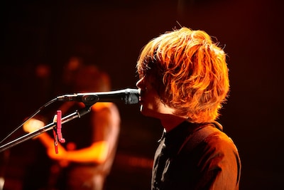 飯田瑞規（Vo, G）（撮影：橋本塁）