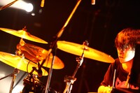 久野洋平（Dr）（撮影：橋本塁）