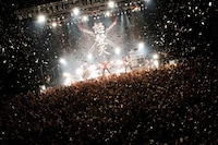 写真はZepp DiverCity TOKYO公演の様子。