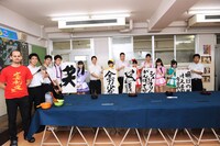 メッセージ書道を書き上げたももクロ。