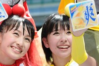 百田夏菜子（写真左）と玉井詩織（右）。