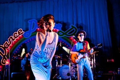 7月15日に開催されたEGO-WRAPPIN'日比谷野外大音楽堂ワンマンライブの様子。（Photo by 仁礼博）